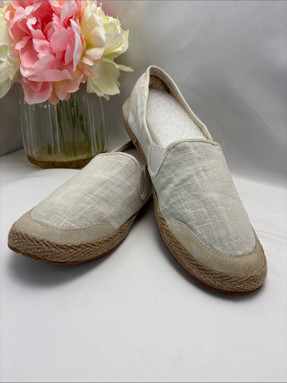 UGG Women’s Sz11 Australia Delizah Cream Natural Canvas Slip-On Flats #325